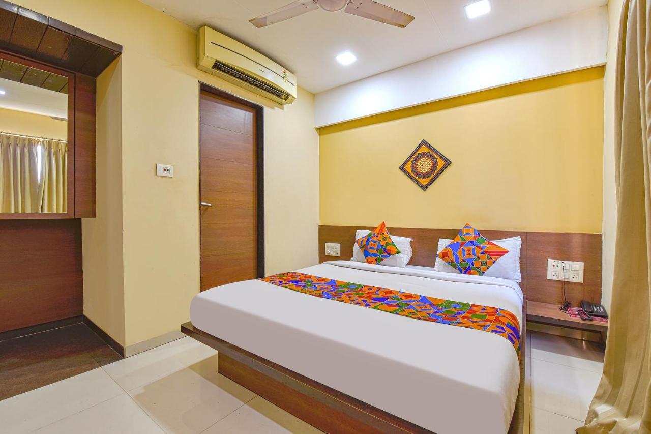Fabhotel Rb Residency Surat Ngoại thất bức ảnh