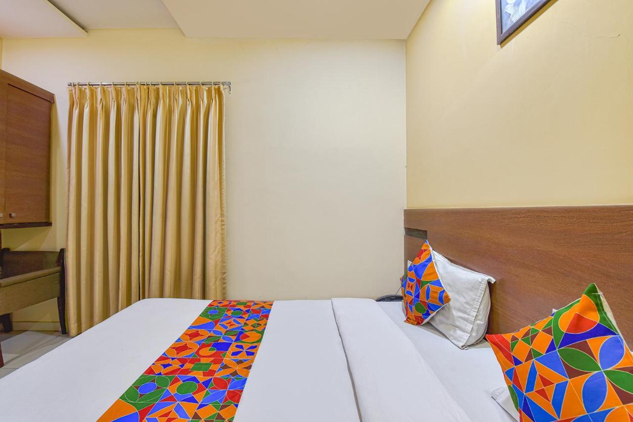 Fabhotel Rb Residency Surat Ngoại thất bức ảnh