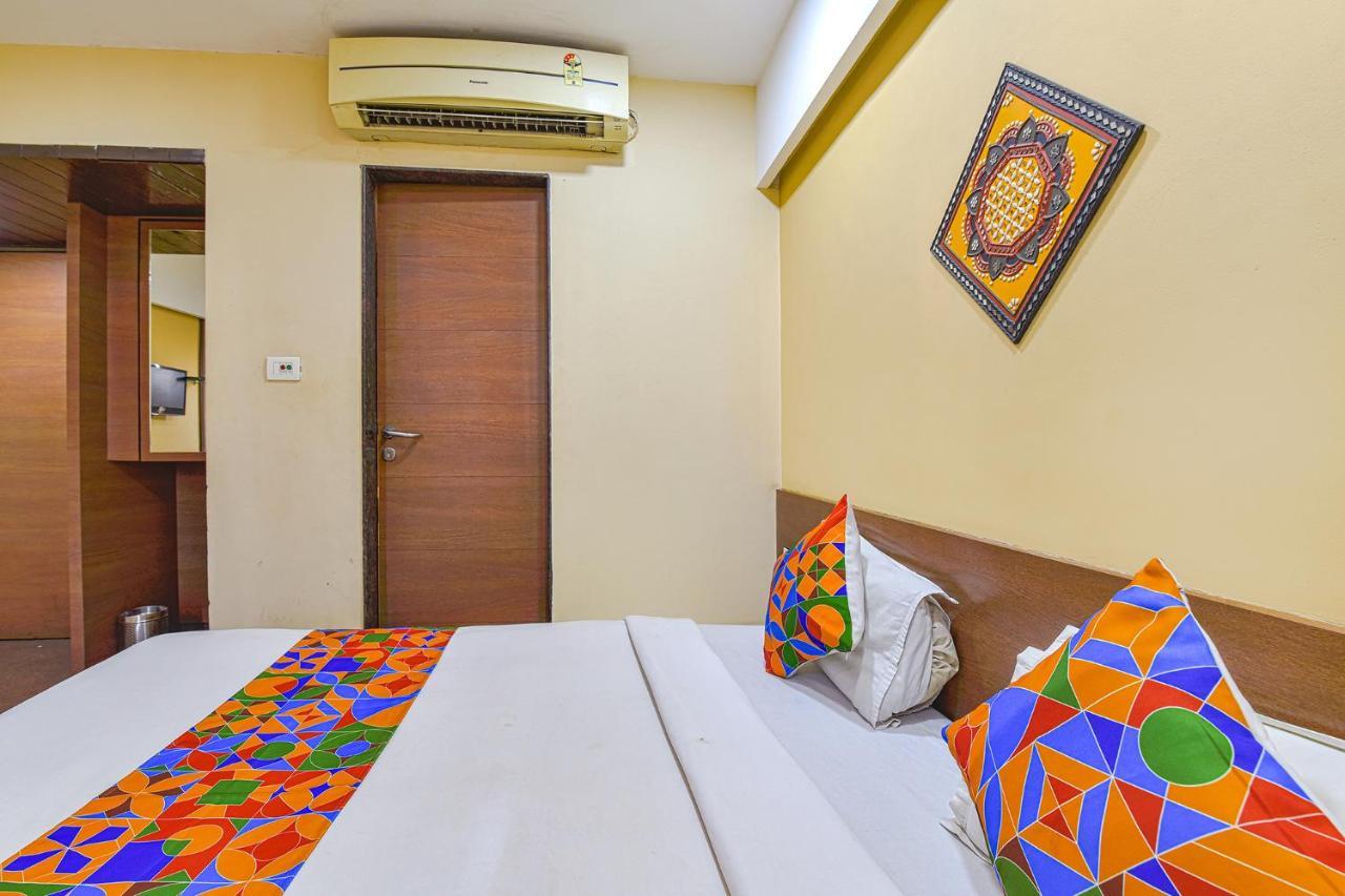 Fabhotel Rb Residency Surat Ngoại thất bức ảnh